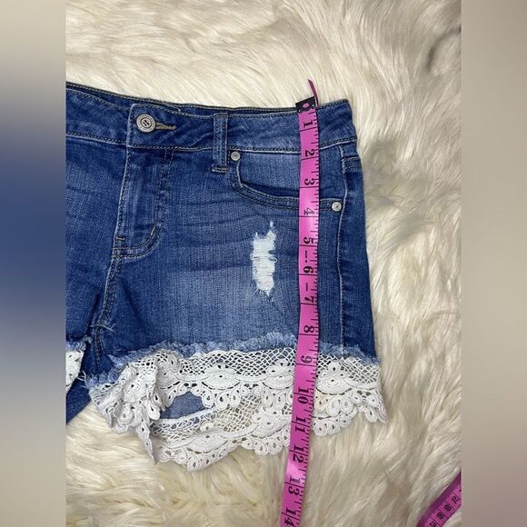 Altar’d State crochet hem distressed denim shorts sz 27 - Picture 6 of 7